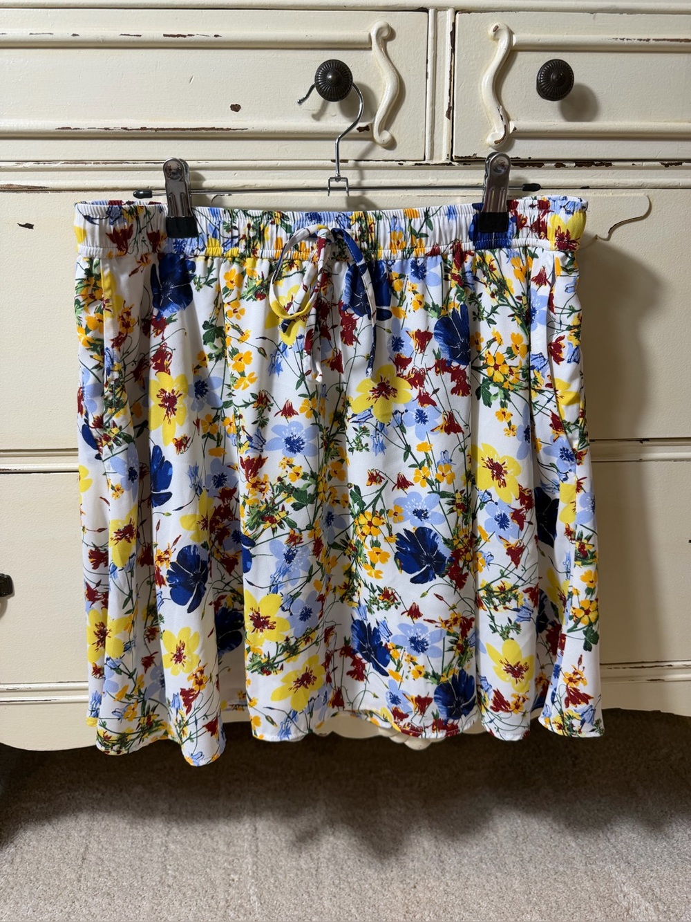 Floral Mini Skirt White with Blue and Yellow Flowers Drawstring Size Small